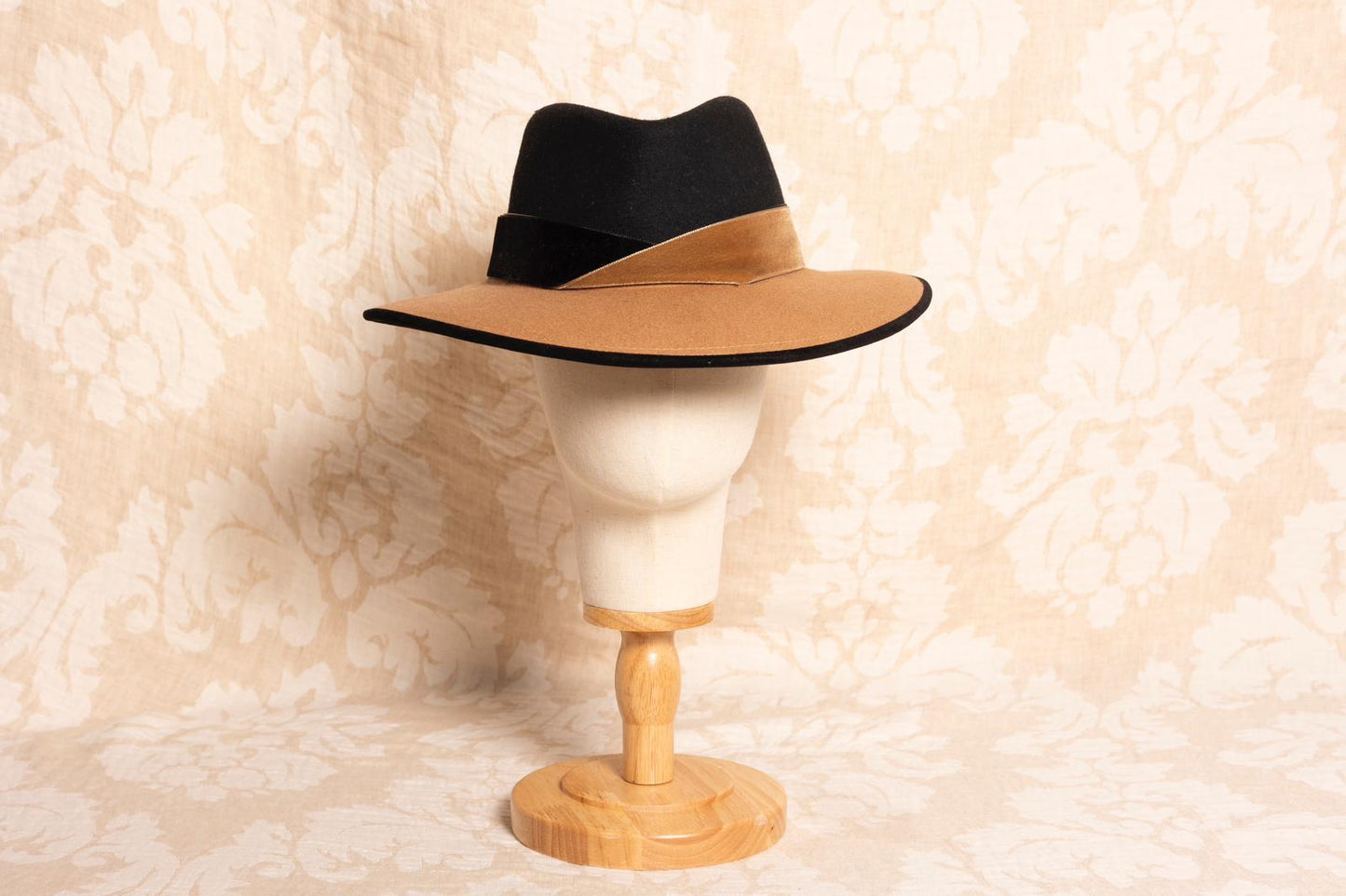 Sombrero ala 8 bicolor negro y camel