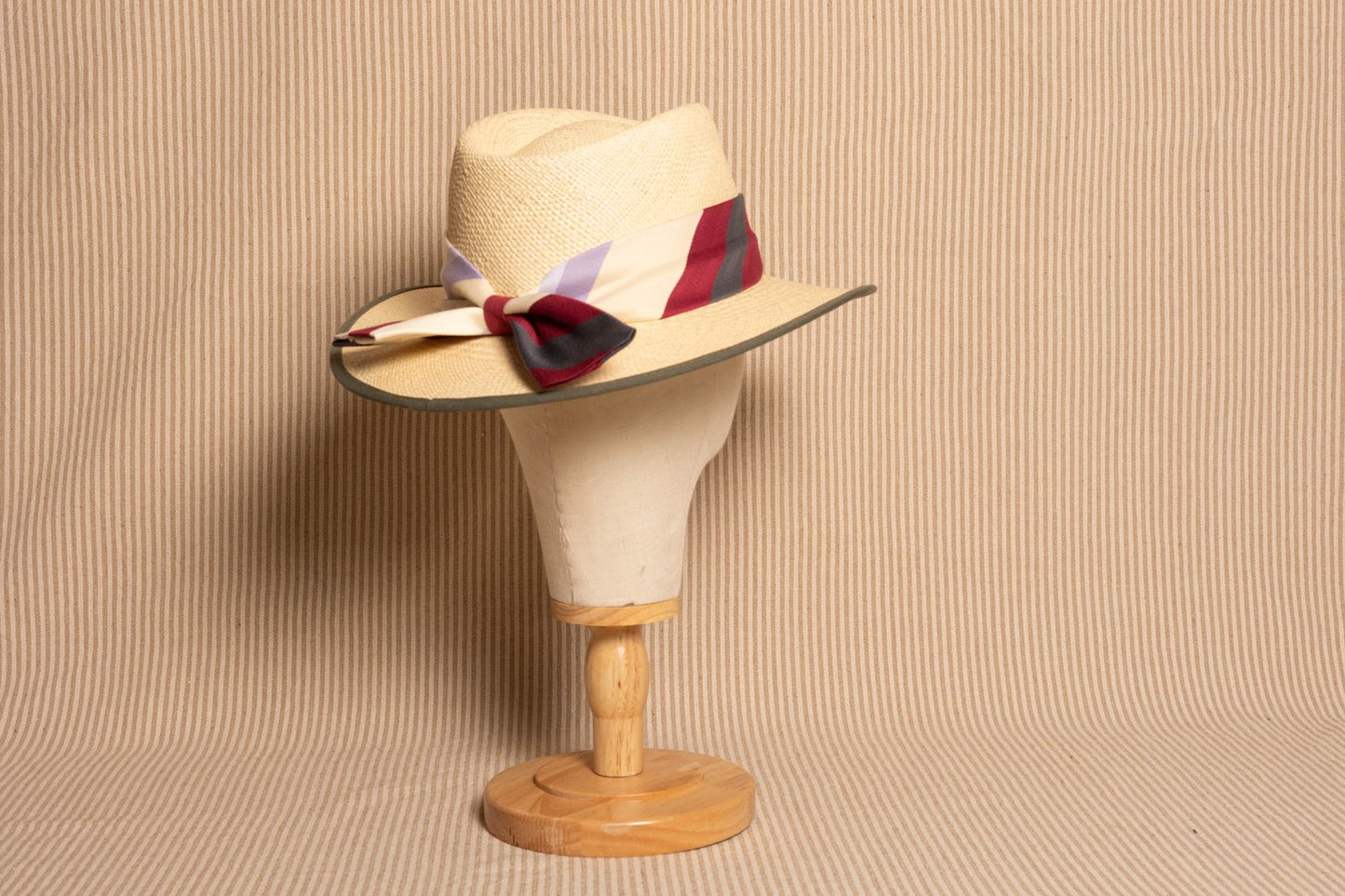 SOMBRERO FEDORA TOQUILLA RAYAS BURDEOS