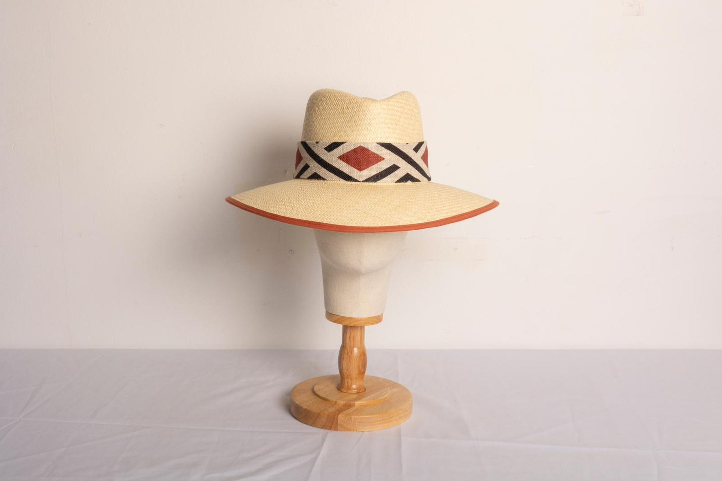 Sombrero Ala 9 con Rombos