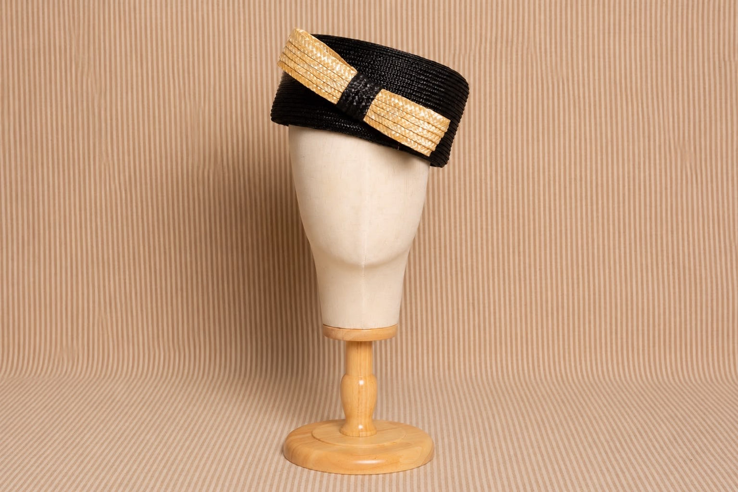 CASQUETE PILLBOX NEGRO/ LAZO