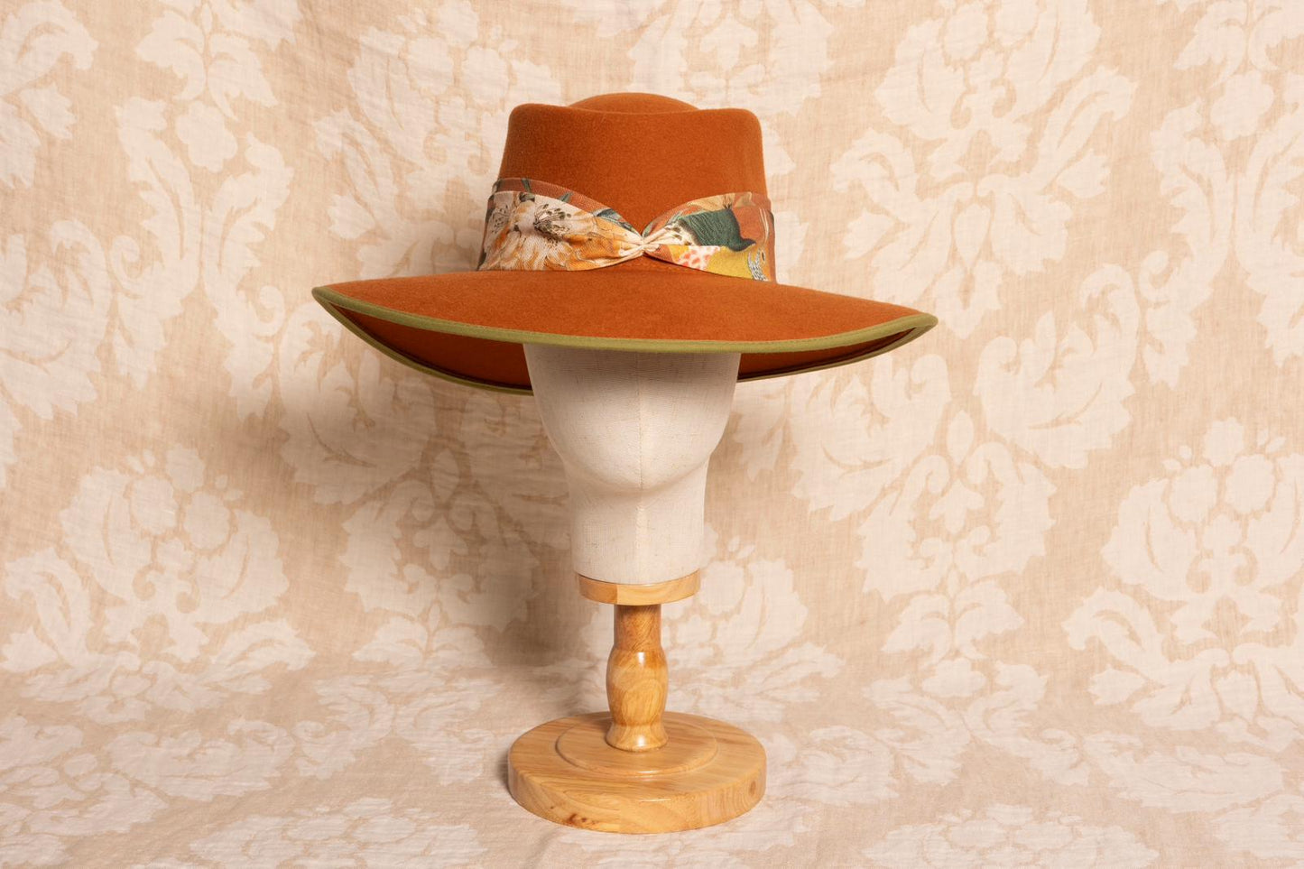 SOMBRERO OVALADO TERRACOTA FLORES