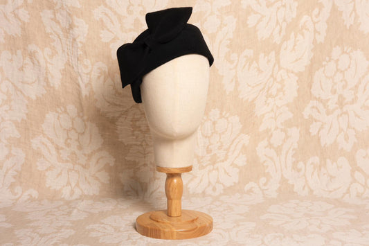 Casquete ovalado negro lana lazo