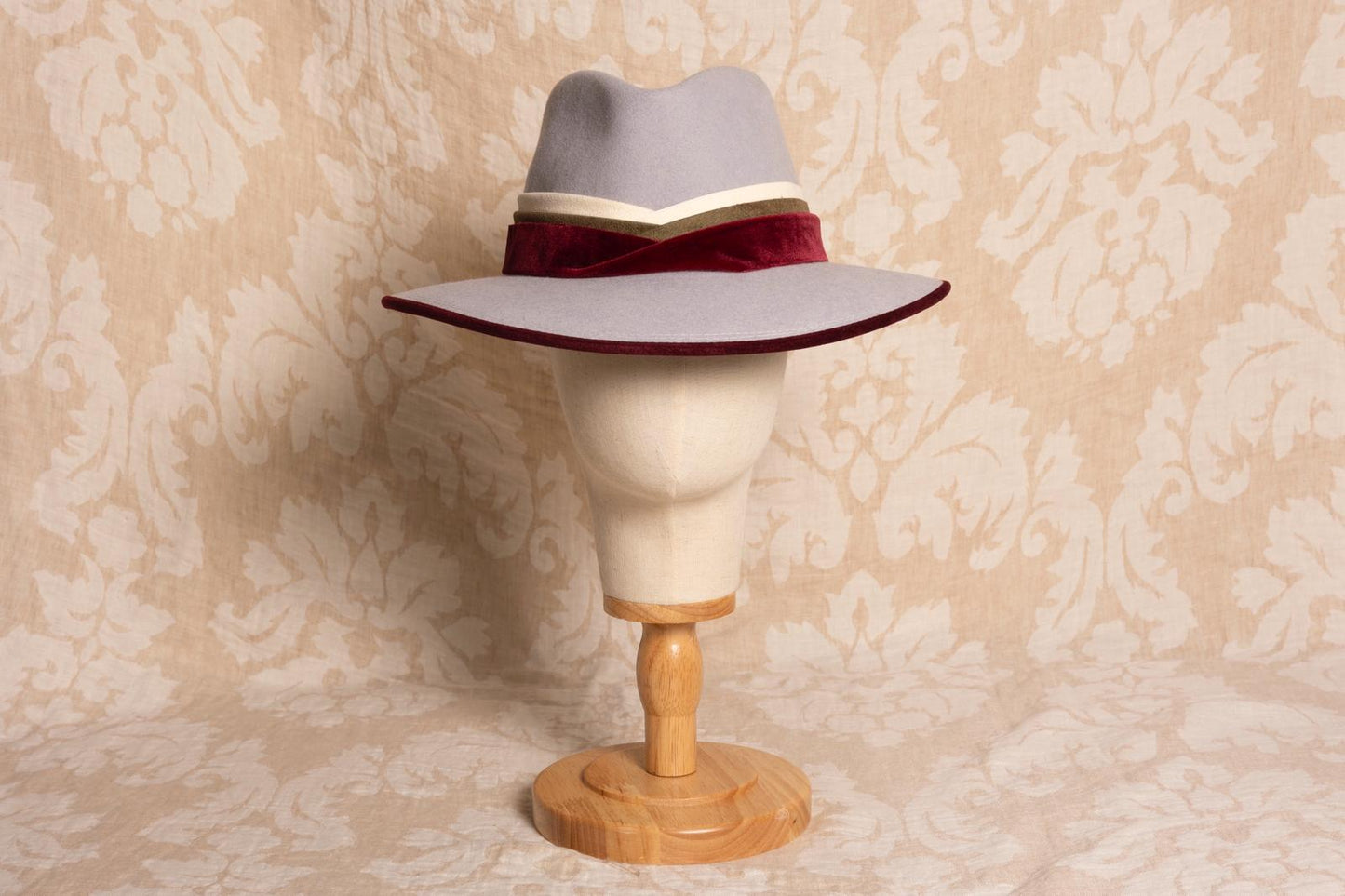 SOMBRERO GRIS/BURDEOS