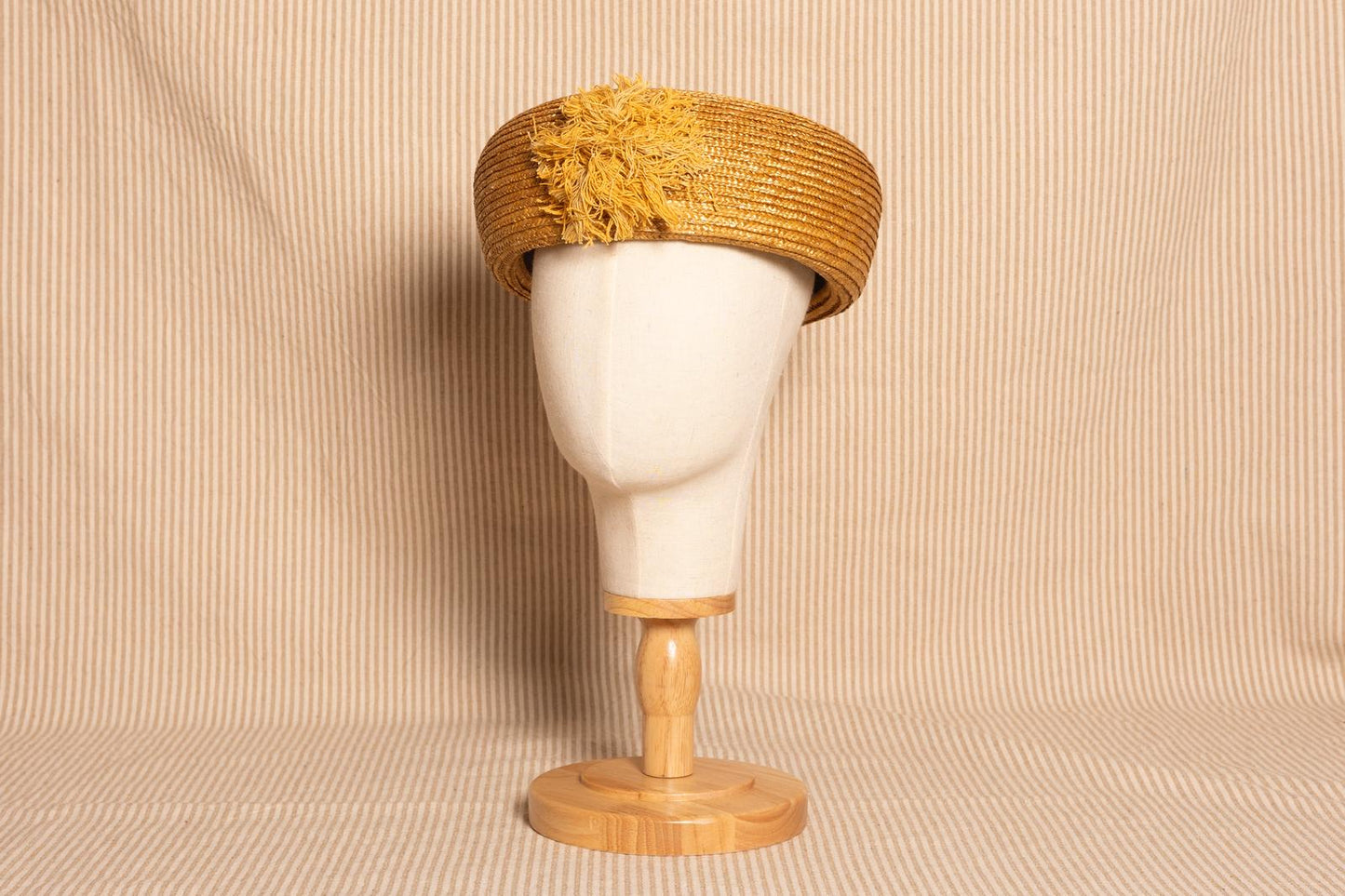 Casquete NEW tostado con pompón