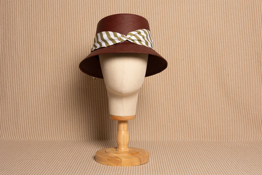 BUCKET MARRÓN/ RAYAS VERDES NEW