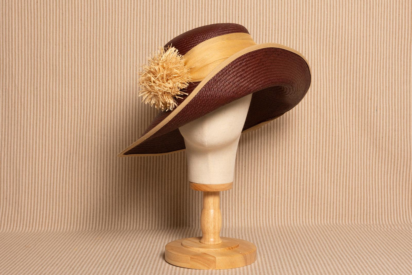 LAMAPARA TOQUILLA MARRÓN con pompón