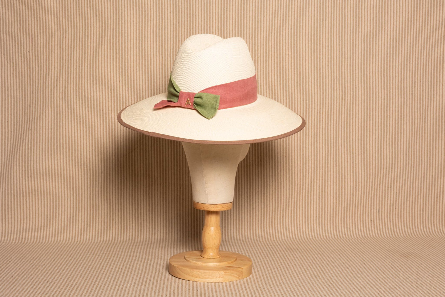 Fedora ala ancha tricolor rosa verde topo