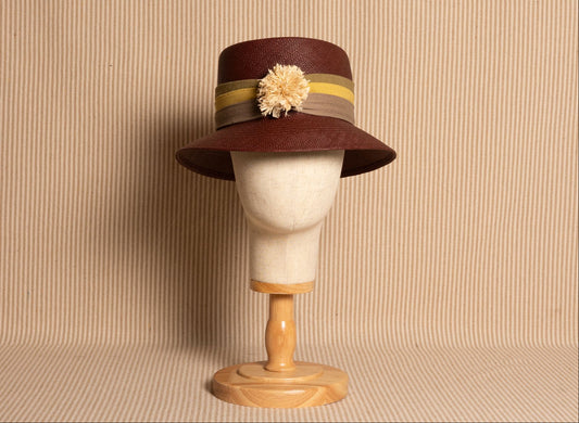 BUCKET MARRÓN POMPÓN