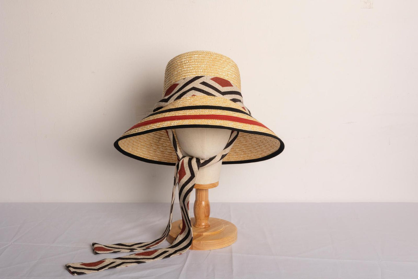 Sombrero Asimétrico Terracota de Verano