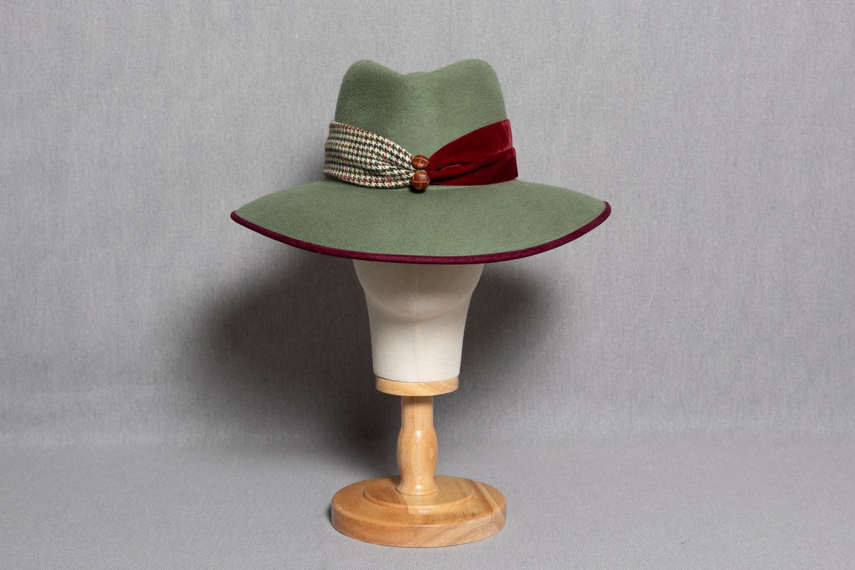 SOMBRERO ALA 9 bicolor verde manzana (sin pluma)