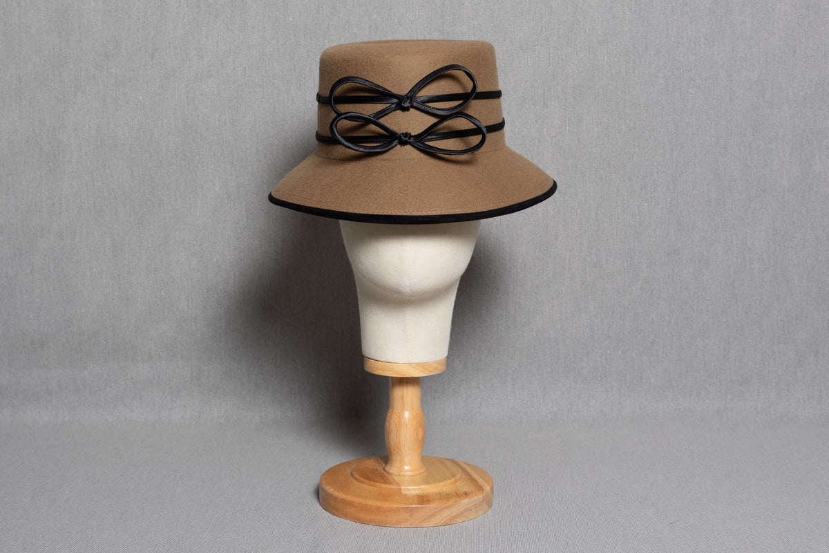 BUCKET CAMEL lazos negros