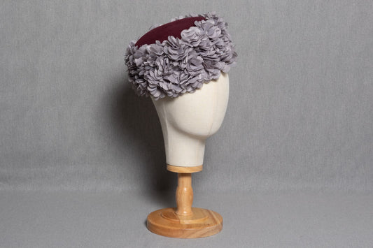 CASQUETE FLORES GRISES