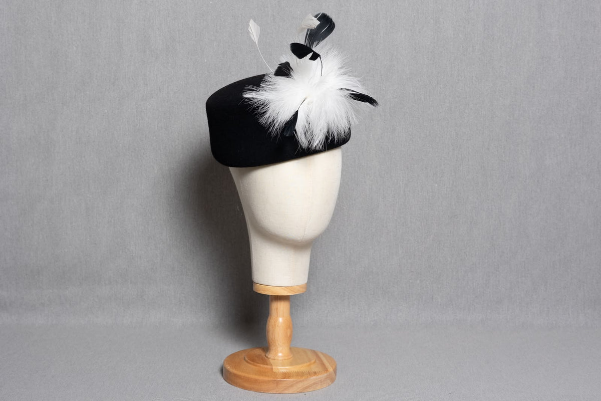 CASQUETE negro pompón XXL
