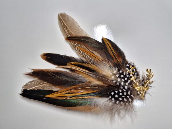 Broche Kihara de plumas naturales