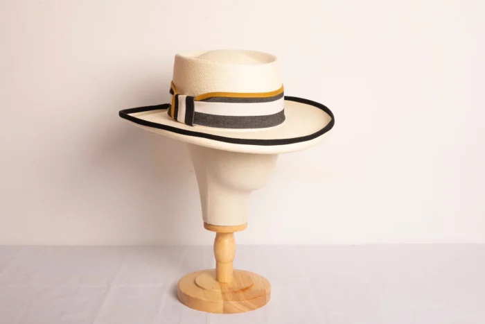 Sombrero Ovalado de Toquilla Rallas Blanco y Negro