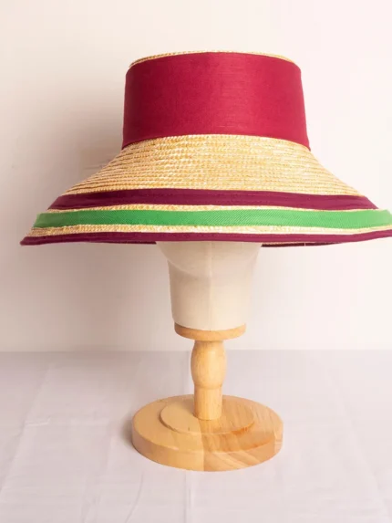 Sombrero de paja con copa color rosa y verde