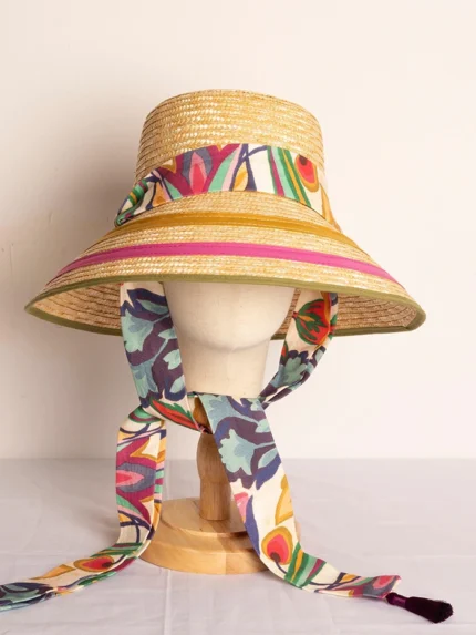 Sombrero asimetrico rosa flores