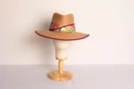 Sombrero de mujer ala 9 color camel flores