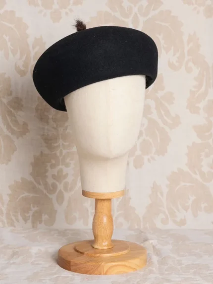 Casquete de lana negro con pompon lana impermeable Alexia