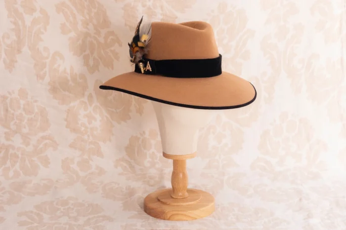 Sombrero Lana de Invierno Camel y Negro