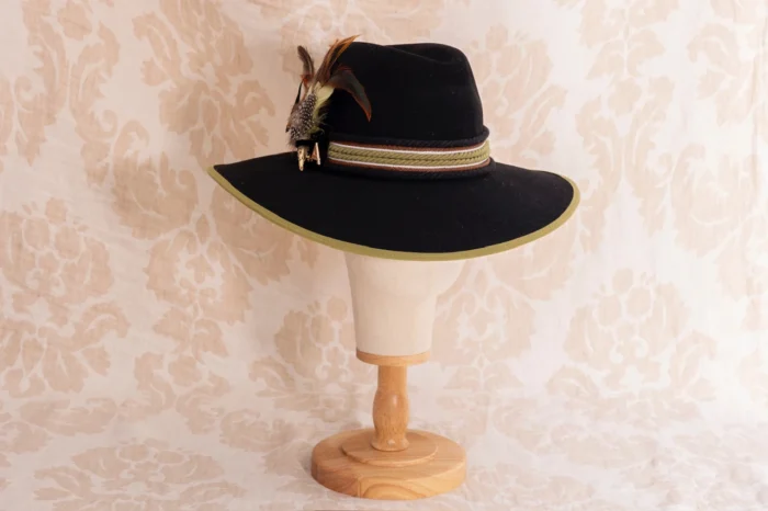 Sombrero de Lana Negro y Verde de caza impermeable