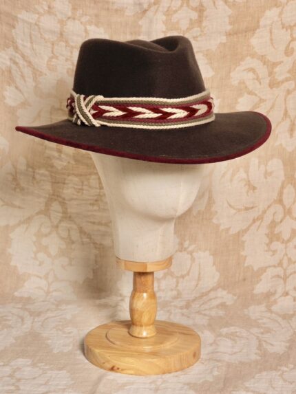 SOMBRERO ALA 8 marrón espiga burdeos (sin plumas)